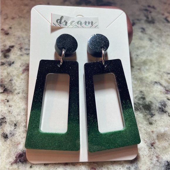 Handmade resin jewelry. Customizable. Any color. Lightweight. - Picture 3 of 16